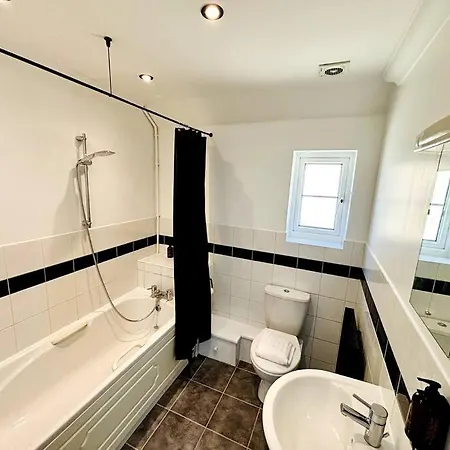 The Tipsy Turtle - Stylish 2 Bed Flat With Parking Apartment Whitstable Exterior photo