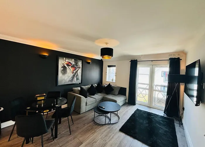 The Tipsy Turtle - Stylish 2 Bed Flat With Parking