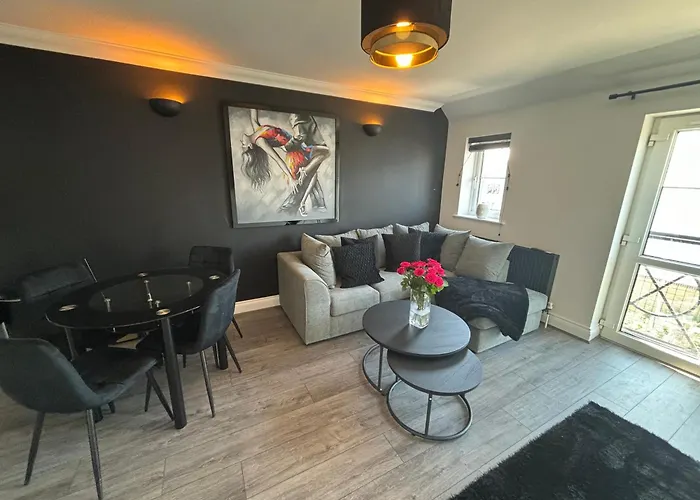 The Tipsy Turtle - Stylish 2 Bed Flat With Parking