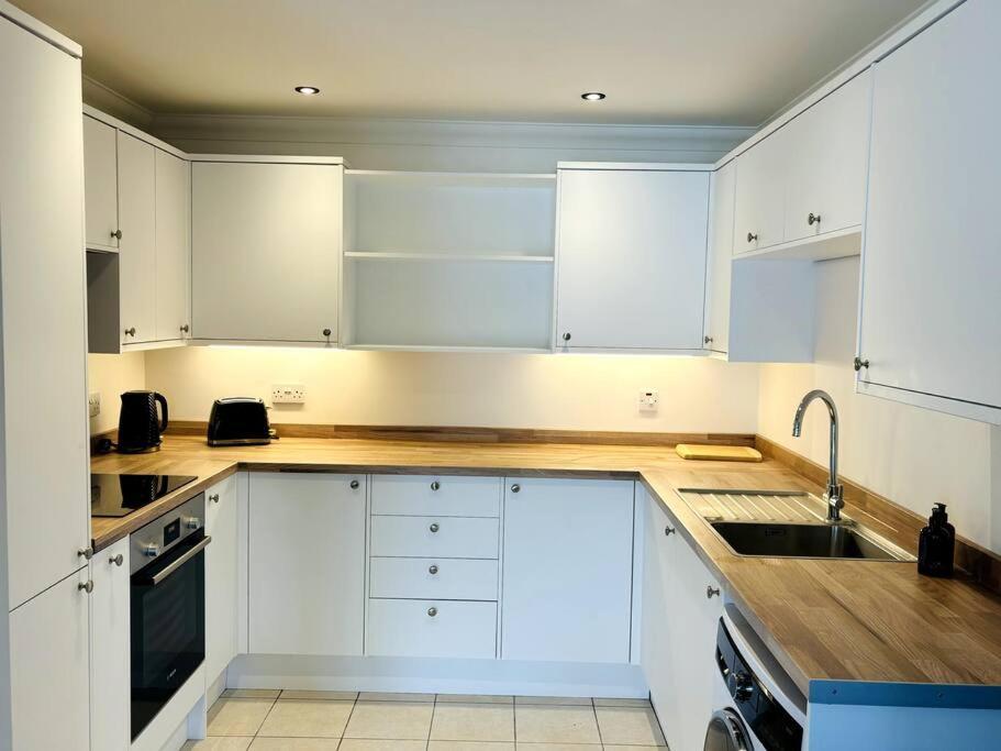 The Tipsy Turtle - Stylish 2 Bed Flat With Parking Whitstable