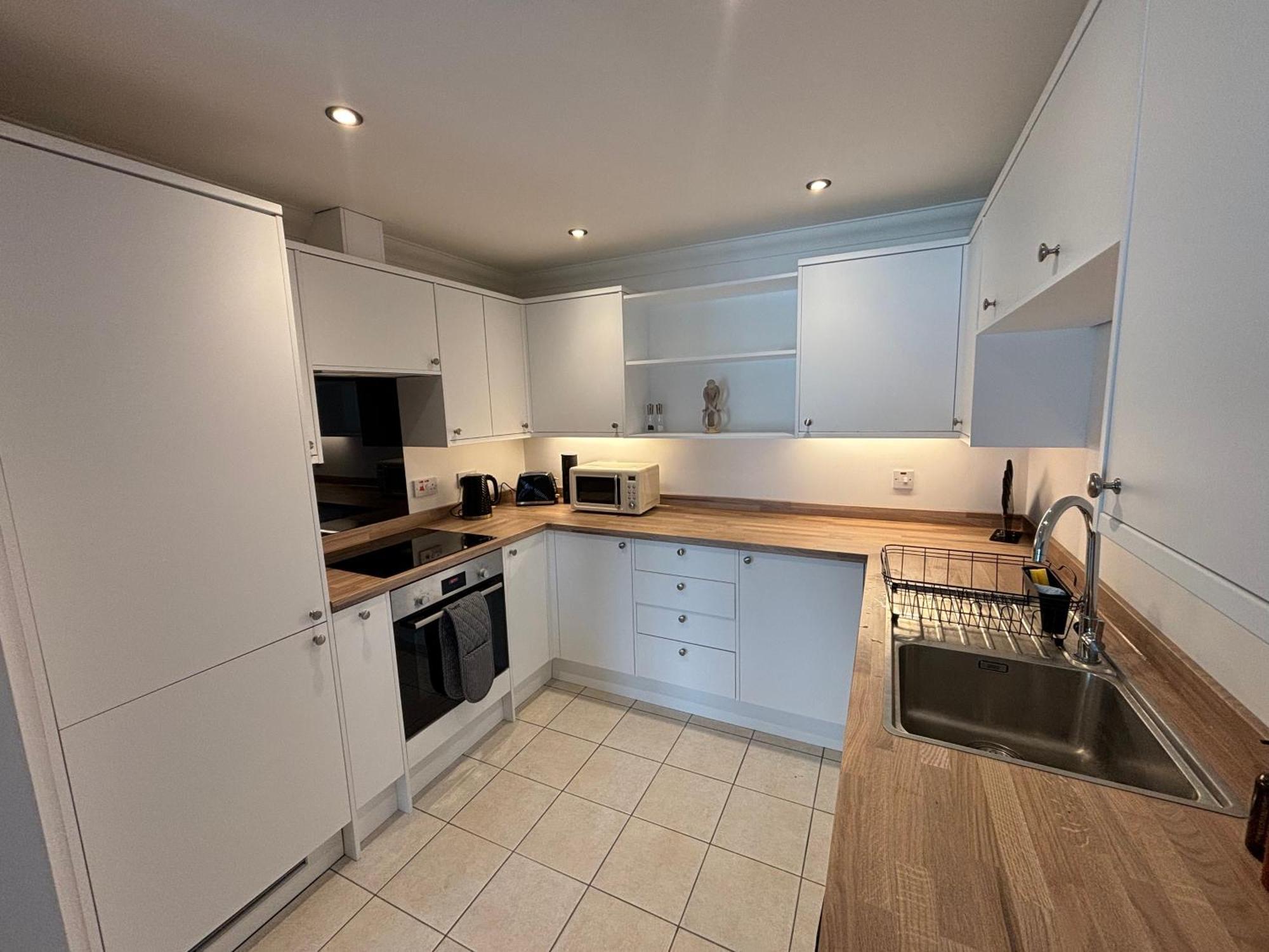 The Tipsy Turtle - Stylish 2 Bed Flat With Parking *