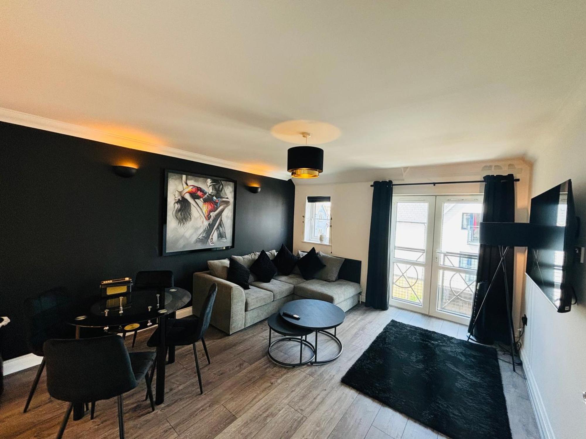 The Tipsy Turtle - Stylish 2 Bed Flat With Parking